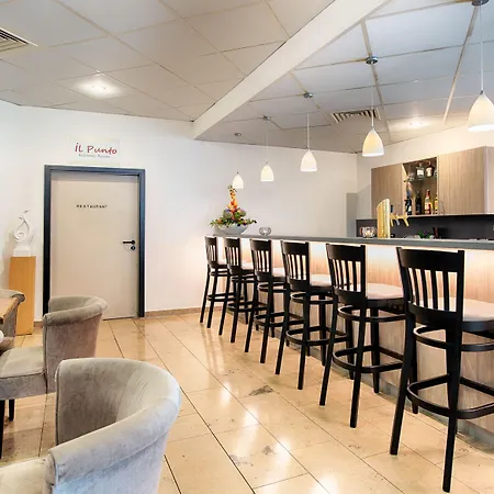 Achat Zuffenhausen 3* Stuttgart