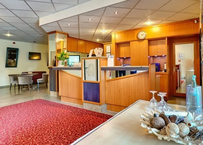 Achat Zuffenhausen 3* Stuttgart